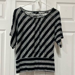 B-wear blouse size large